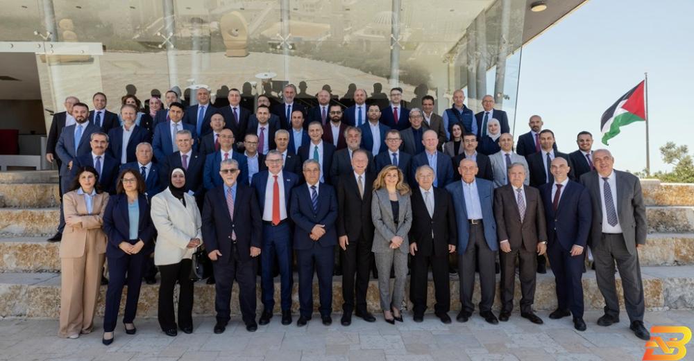 الاتصالات الفلسطينية تقر توزيع 30 قرشا للسهم قبل عيد الأضحى